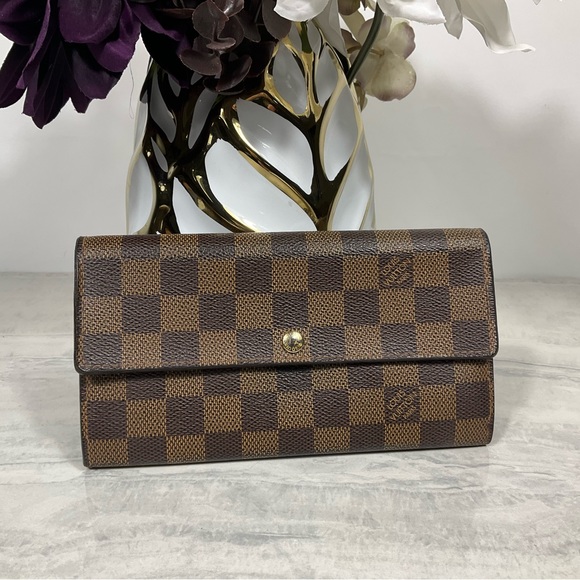 Beautiful Louis Vuitton Ebene Sarah Wallet